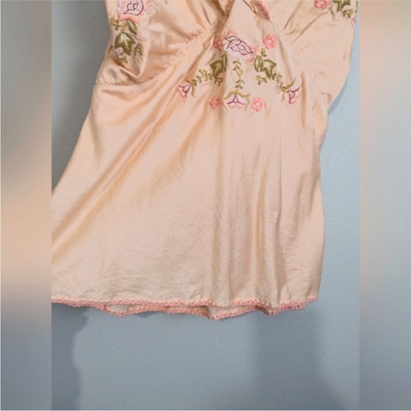 Chasing Unicorns Peach Floral Camisole - Picture 5 of 15